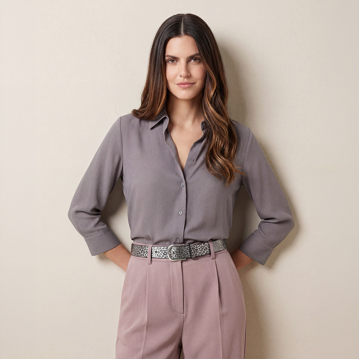 Bluse, Langarm, Knopfshirt, Graue Bluse, Hose, LINDENMANN Rindleder Damengürtel Grau mit Leopardmuster