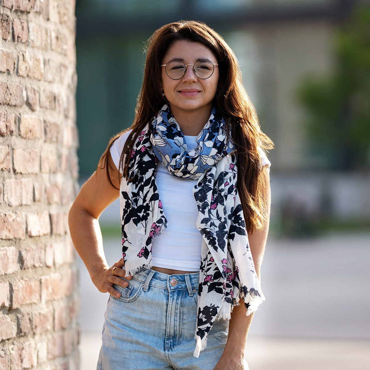 LINDENMANN Schal Damen weiss schwarz blau mit Blumenmuster