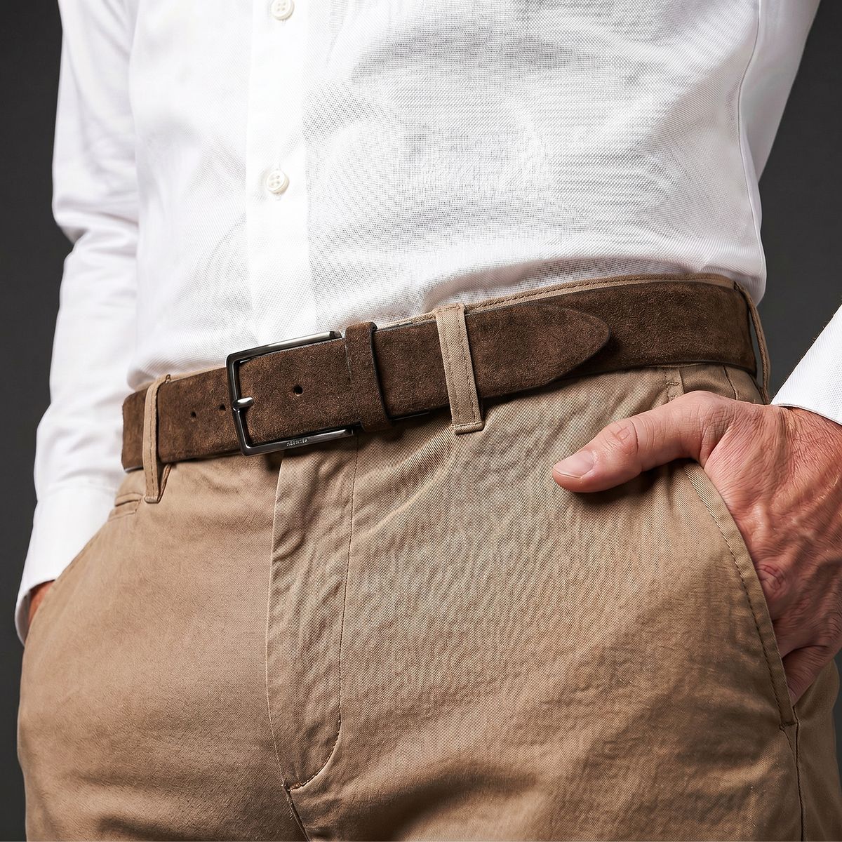 Taillierter Gürtel, Lederoptik, Schwarzmetalliger Schnallen, Chinos, Beige/braun, HECHTER Paris Herren Veloursledergürtel aus 100% Echtleder mittelbraun