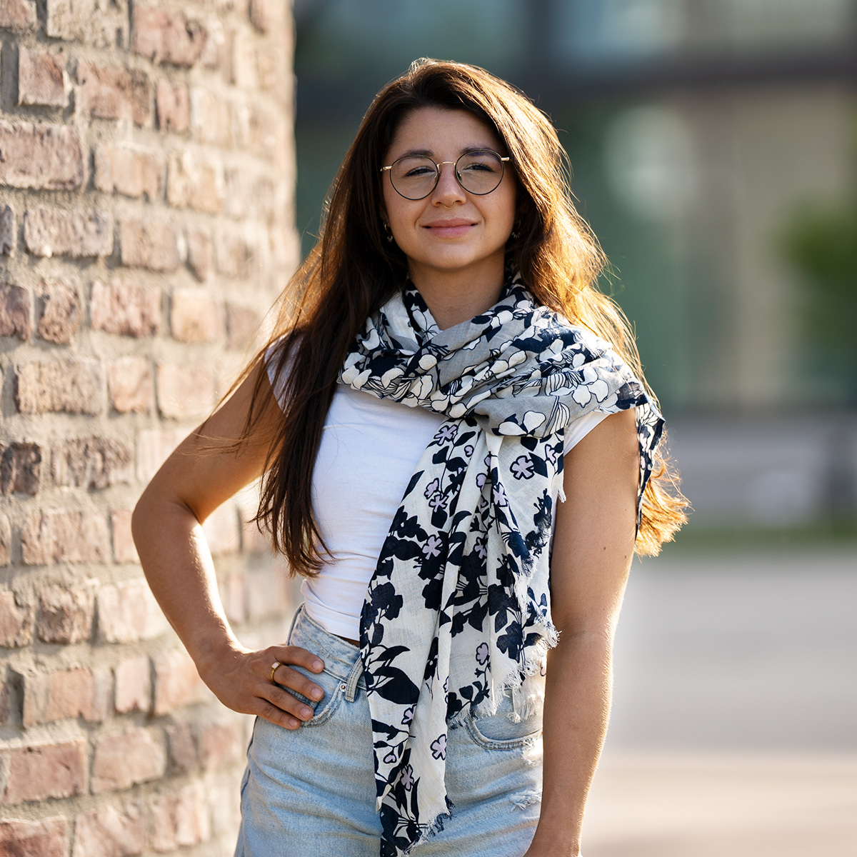 LINDENMANN Schal Damen weiss schwarz mit Blumenmuster