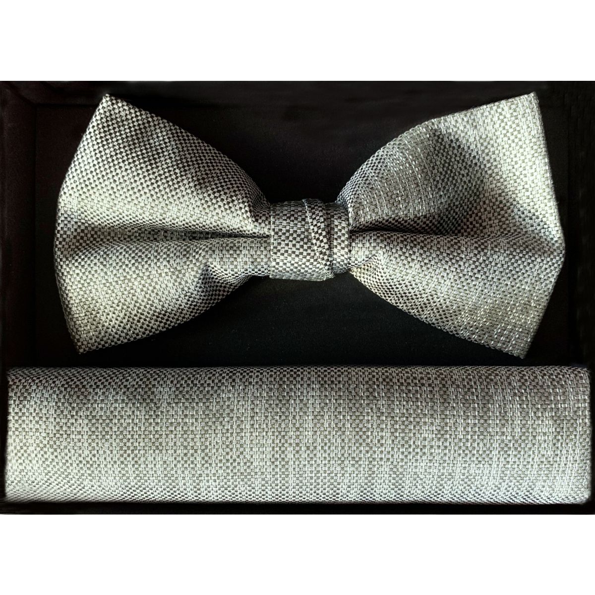 LINDENMANN Set Einstecktuch und Fliege für Herren LINDENMANN Set Herren Einstecktuch und Fliege Accessoire für Männer grün